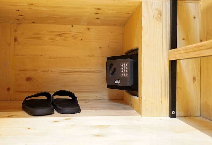 هتل کپسول Ljubljana Capsule Hostel