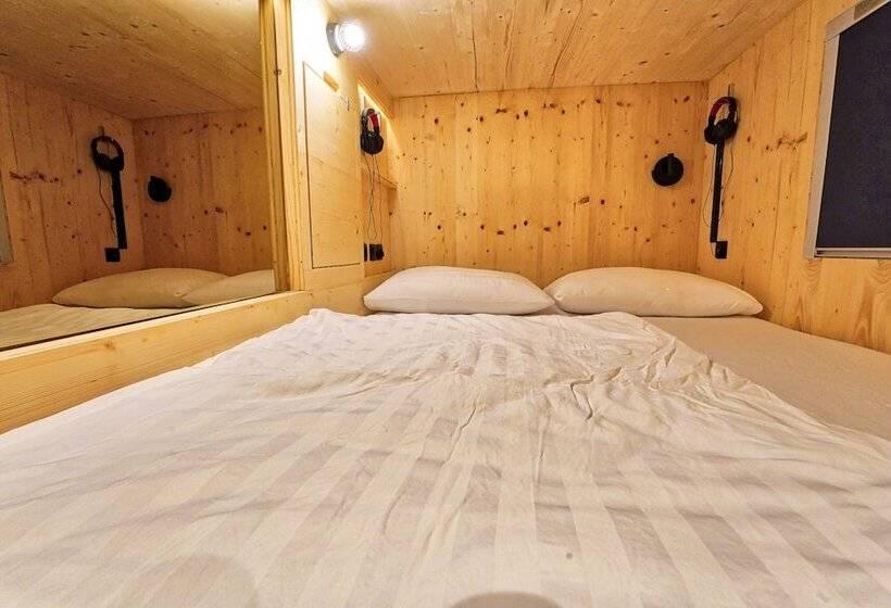 هتل کپسول Ljubljana Capsule Hostel
