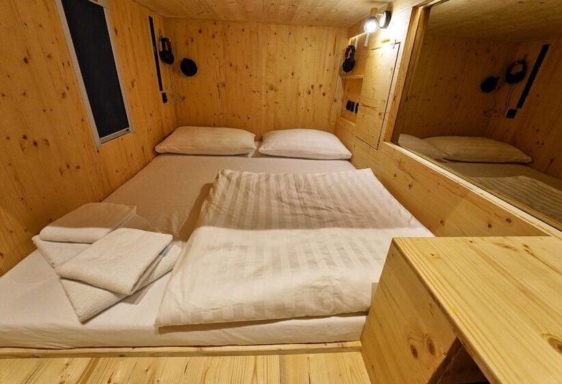 هتل کپسول Ljubljana Capsule Hostel