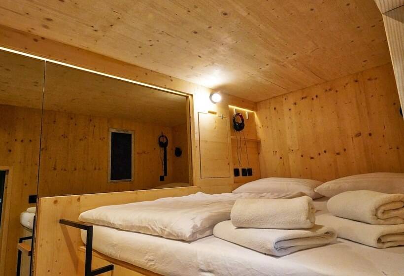 هتل کپسول Ljubljana Capsule Hostel