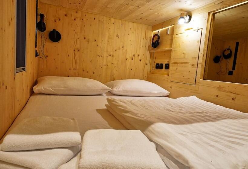 هتل کپسول Ljubljana Capsule Hostel