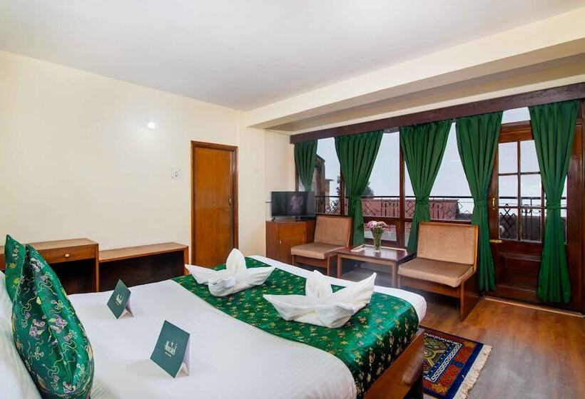 Hotel Muscatel Bhumsang 200 Mts From Mall Road