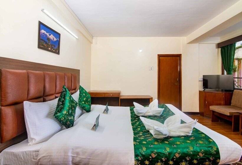 Hotel Muscatel Bhumsang 200 Mts From Mall Road