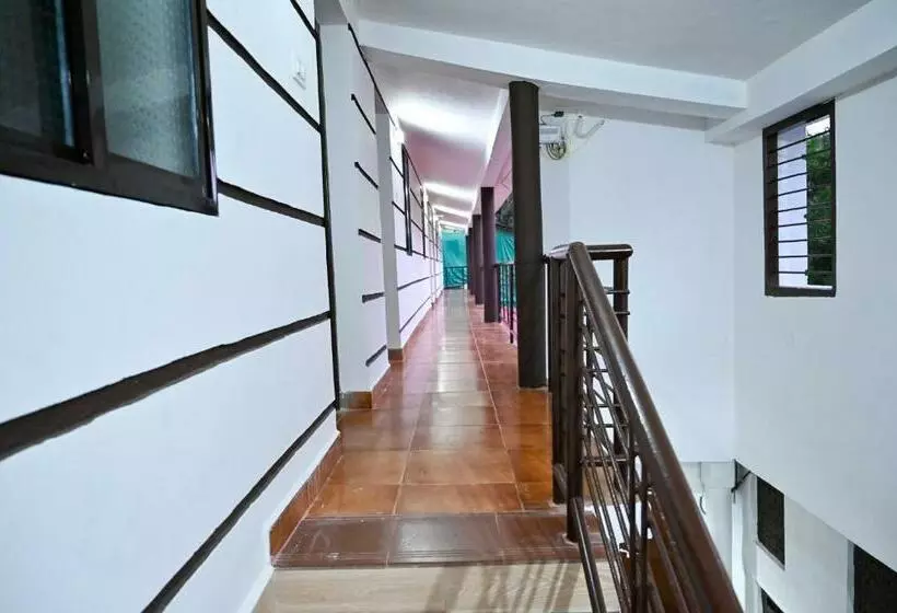 ホテル Shadaxari Nilaya