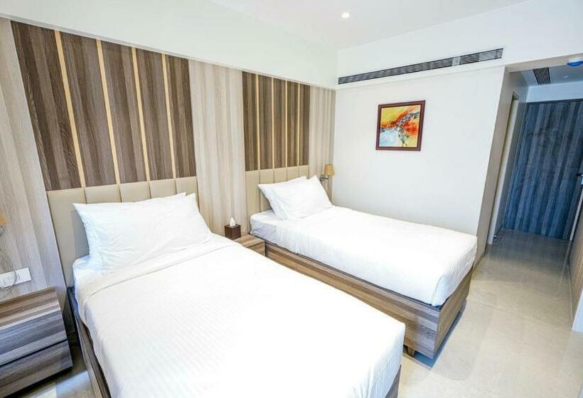 ホテル The Thane Club