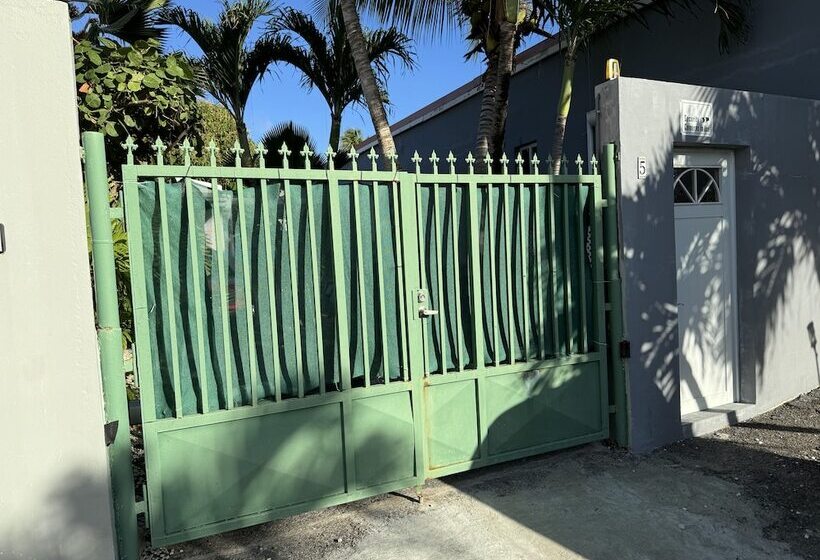 Charming 1 Bed Studio In Simpson Bay   Beacon Hill