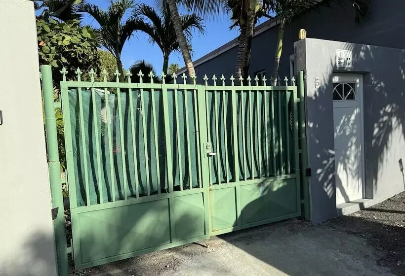 Charming 1 Bed Studio In Simpson Bay   Beacon Hill