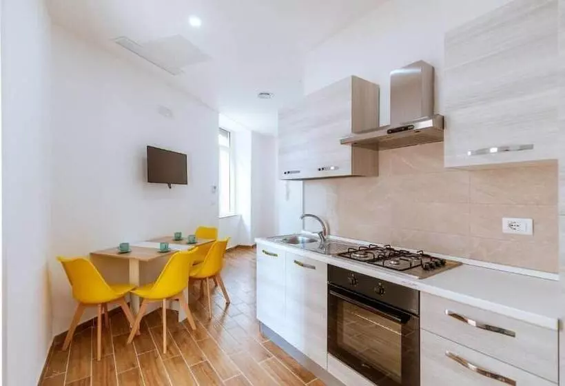 Central House   Apartments In Naples