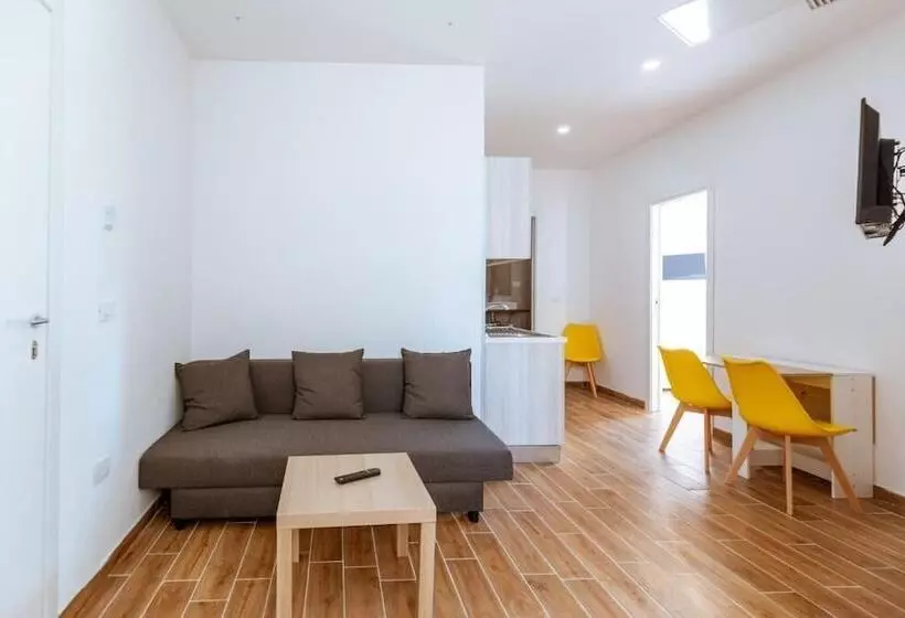 Central House   Apartments In Naples