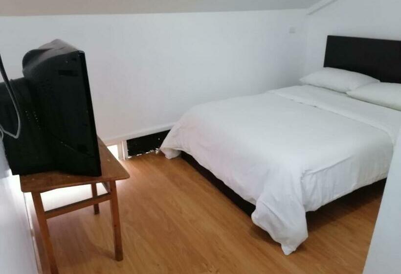 بنسيون Hostal Familia