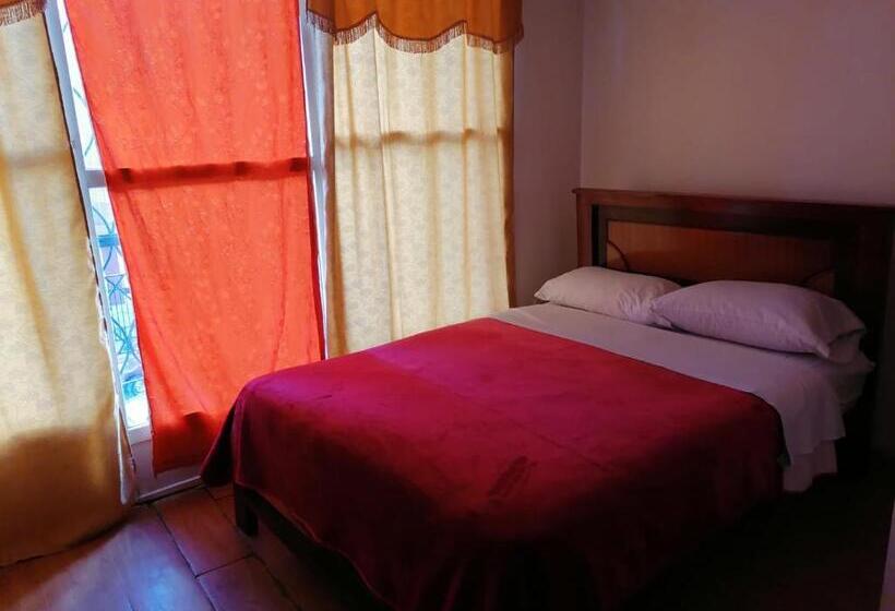 بنسيون Hostal Familia