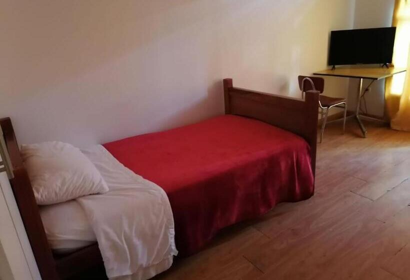 بنسيون Hostal Familia