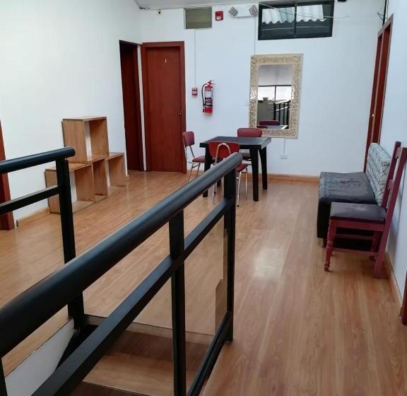 بنسيون Hostal Familia