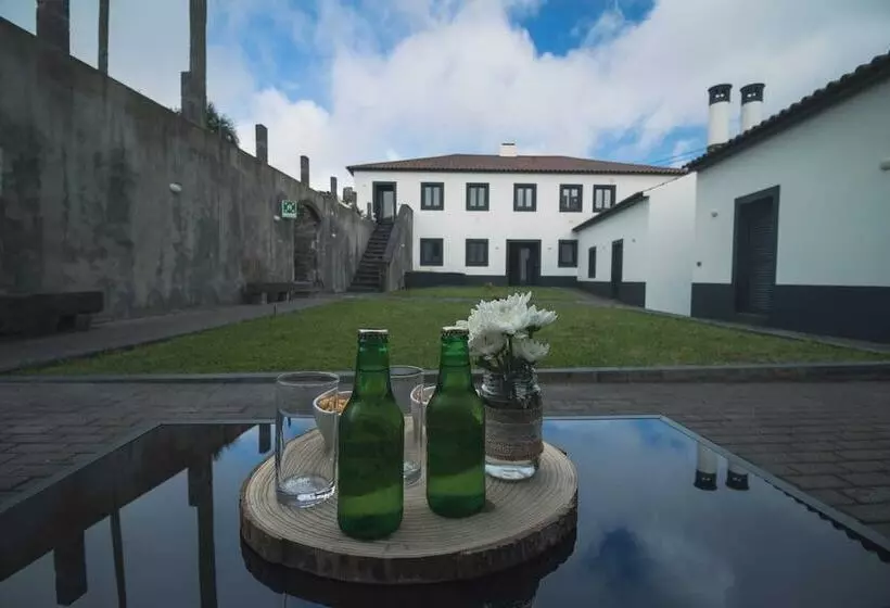 تختخواب و صبحانه Vila Rosario