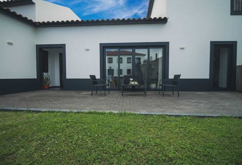 تختخواب و صبحانه Vila Rosario