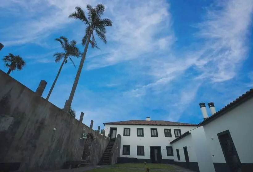 تختخواب و صبحانه Vila Rosario