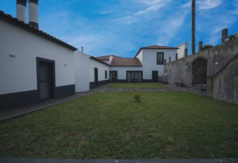 تختخواب و صبحانه Vila Rosario