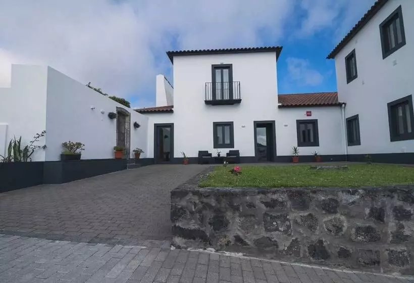 تختخواب و صبحانه Vila Rosario