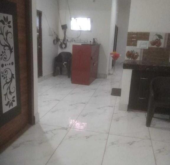 Hotel Oyo 91128 Mongoose Palace