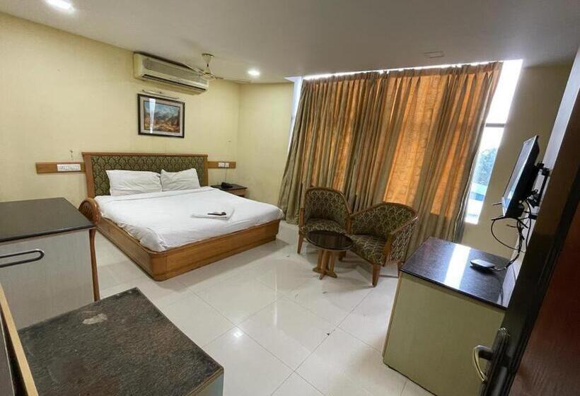 Nakshatree Hotels, Maruthi Residency  Mogappair