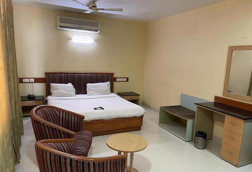 Nakshatree Hotels, Maruthi Residency  Mogappair