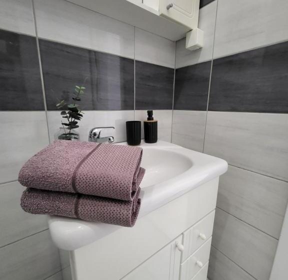 پانسیون Purple Rooms