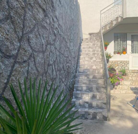 پانسیون Purple Rooms