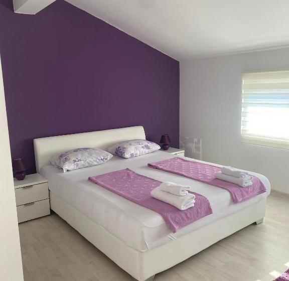 پانسیون Purple Rooms