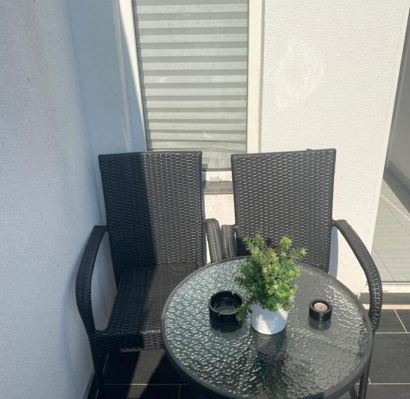 پانسیون Purple Rooms