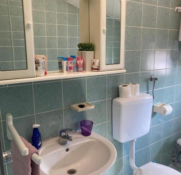 پانسیون Purple Rooms