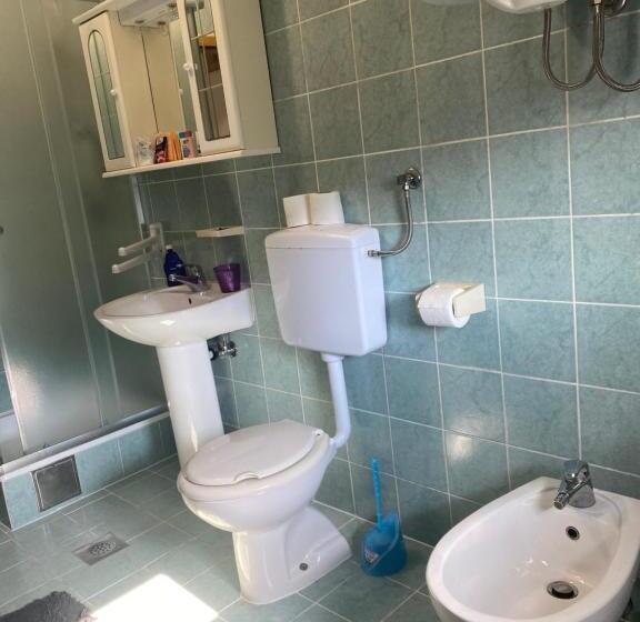 پانسیون Purple Rooms