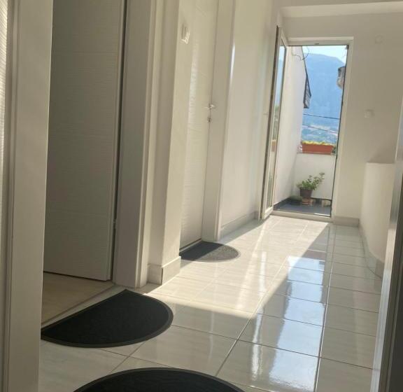 پانسیون Purple Rooms