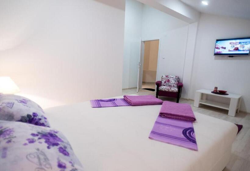 پانسیون Purple Rooms