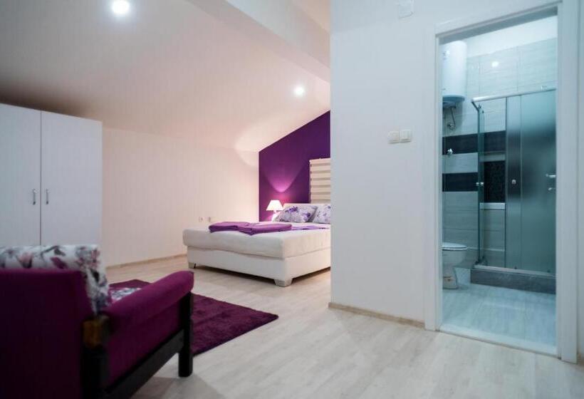 پانسیون Purple Rooms