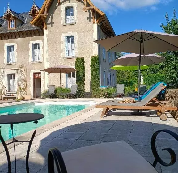 ベッドアンドブレックファースト Château D Arfeuilles Chambres Et Tables D Hôtes