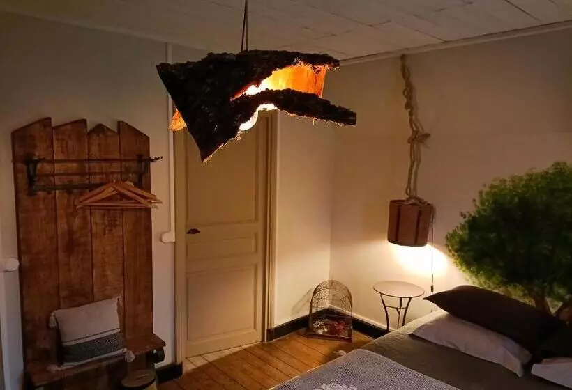 ベッドアンドブレックファースト Château D Arfeuilles Chambres Et Tables D Hôtes