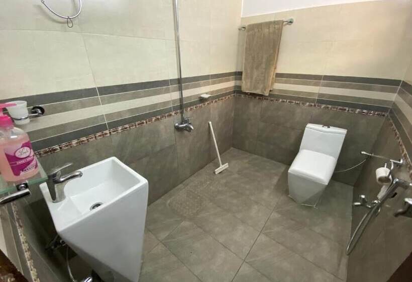 تختخواب و صبحانه The Comfort Lodge