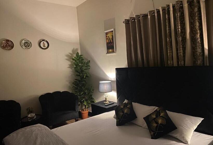 تختخواب و صبحانه The Comfort Lodge