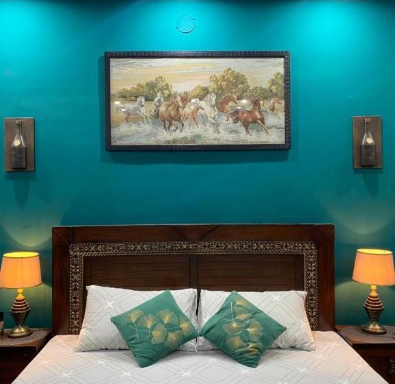 تختخواب و صبحانه The Comfort Lodge