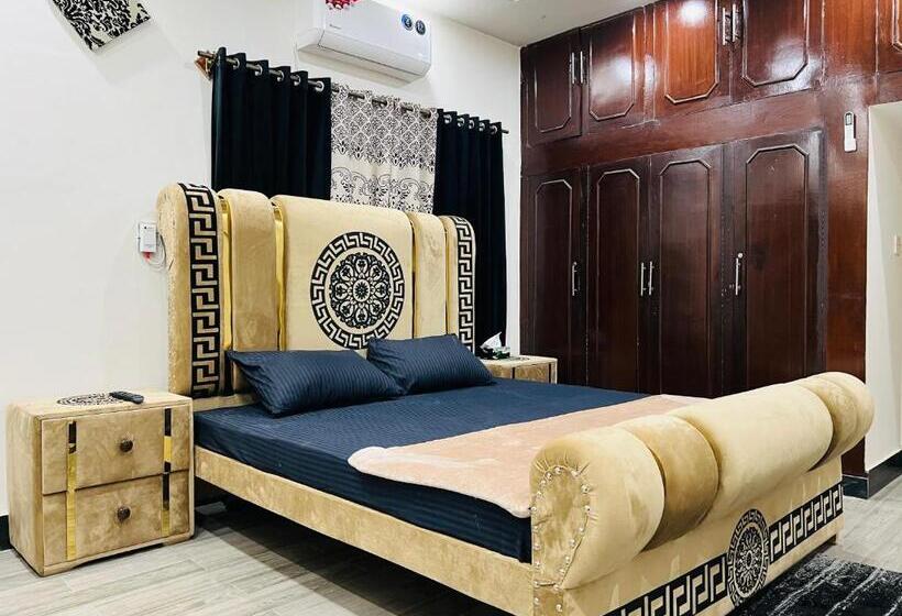 تختخواب و صبحانه The Comfort Lodge