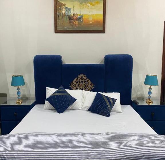 تختخواب و صبحانه The Comfort Lodge