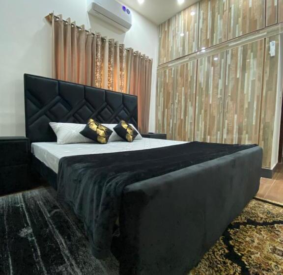 تختخواب و صبحانه The Comfort Lodge