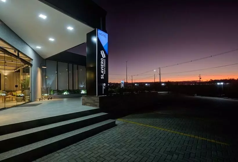 ホテル Slaviero Ponta Grossa