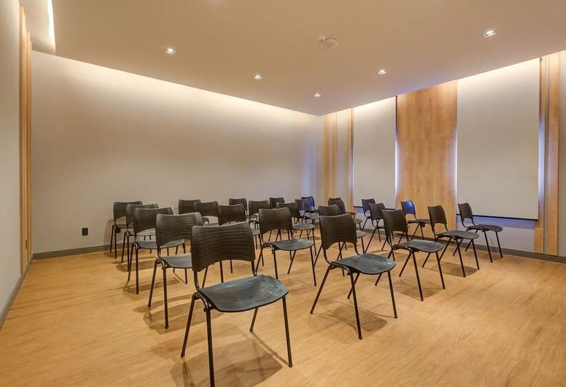 هتل Slaviero Ponta Grossa