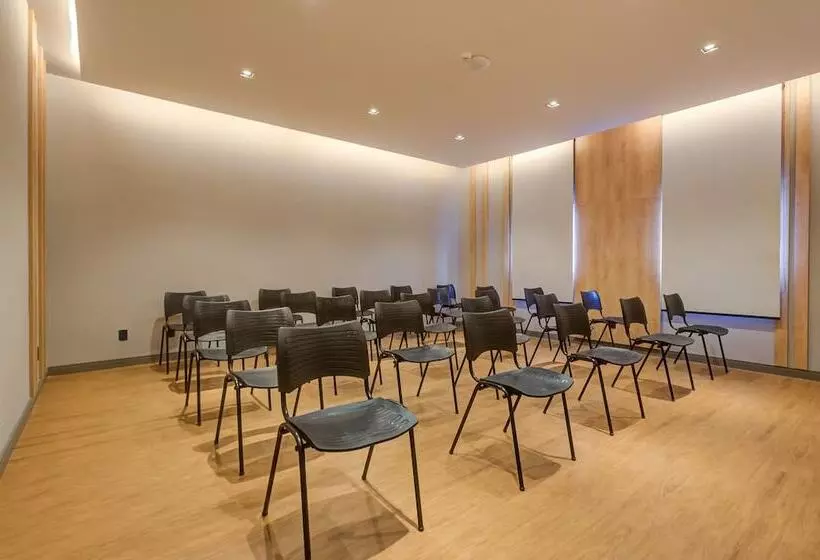 ホテル Slaviero Ponta Grossa