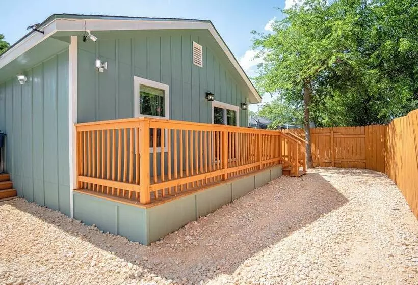 Newly Remodeled 4br 2ba Near Amazing Downtown