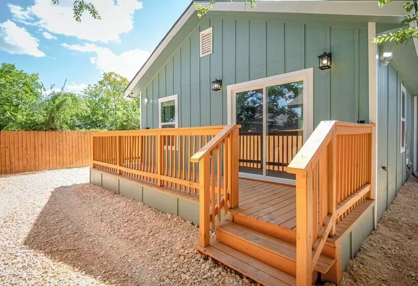 Newly Remodeled 4br 2ba Near Amazing Downtown