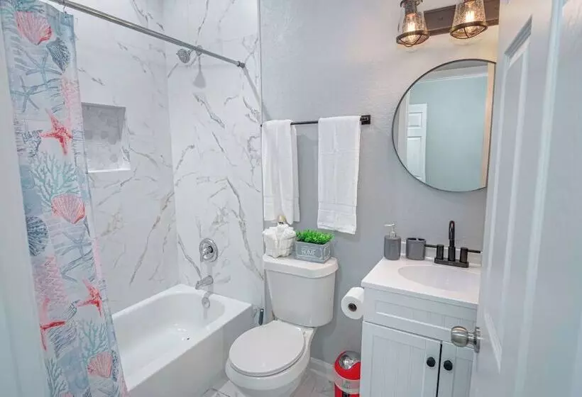 Newly Remodeled 4br 2ba Near Amazing Downtown