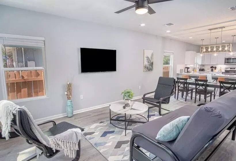 Newly Remodeled 4br 2ba Near Amazing Downtown