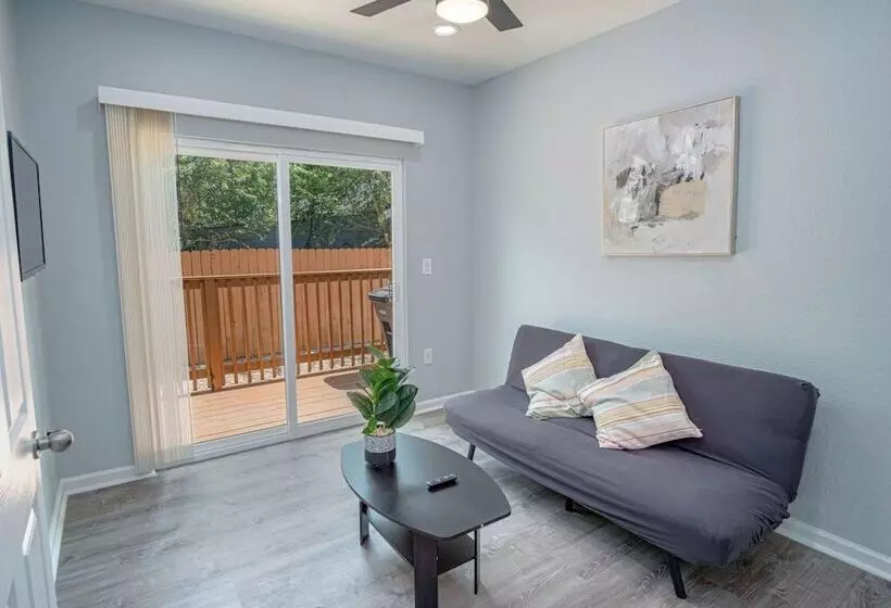 Newly Remodeled 4br 2ba Near Amazing Downtown